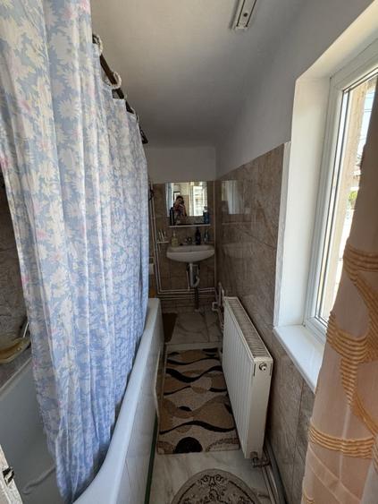 Casă individuală cu 4 camere cu Canalizare în Traian