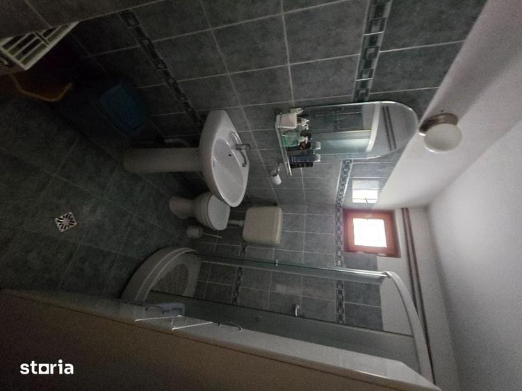 Casă cu 8 camere cu Teren 800 Mp în Independenței