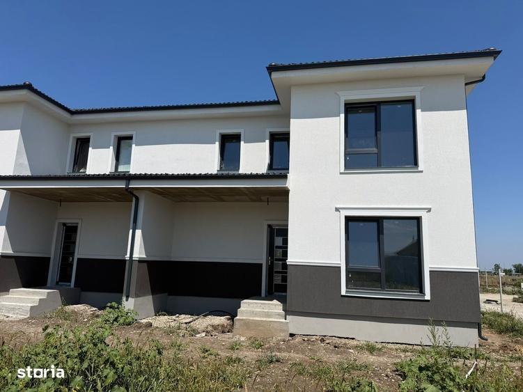 Casă cu 4 camere în Șura Mică