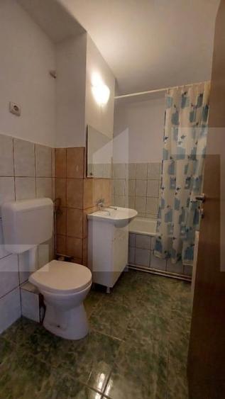 Apartament cu 3 camere decomandat, mobilat în Simeria