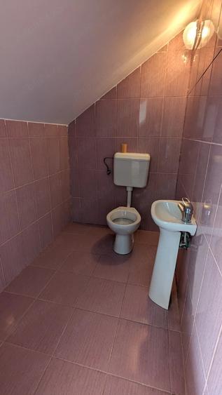 Apartament cu 3 camere semidecomandat în Girocului