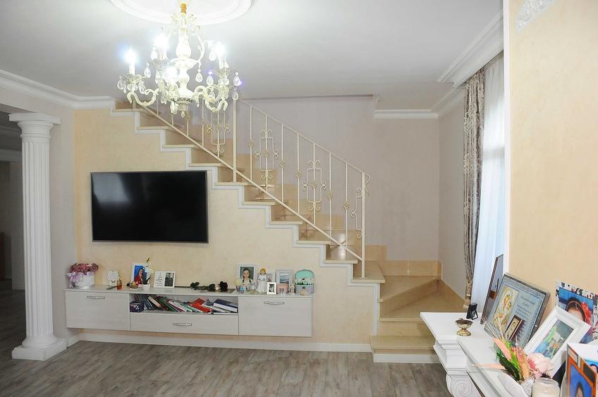 Casă cu 4 camere în Furcenii Noi