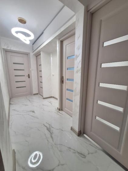 Apartament cu 3 camere semidecomandat în Tomis Nord
