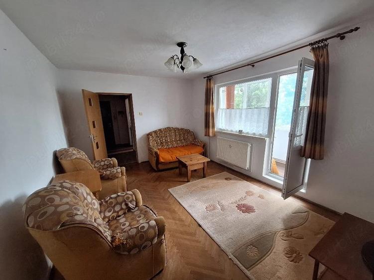 Apartament cu 3 camere semidecomandat în Circumvalațiunii