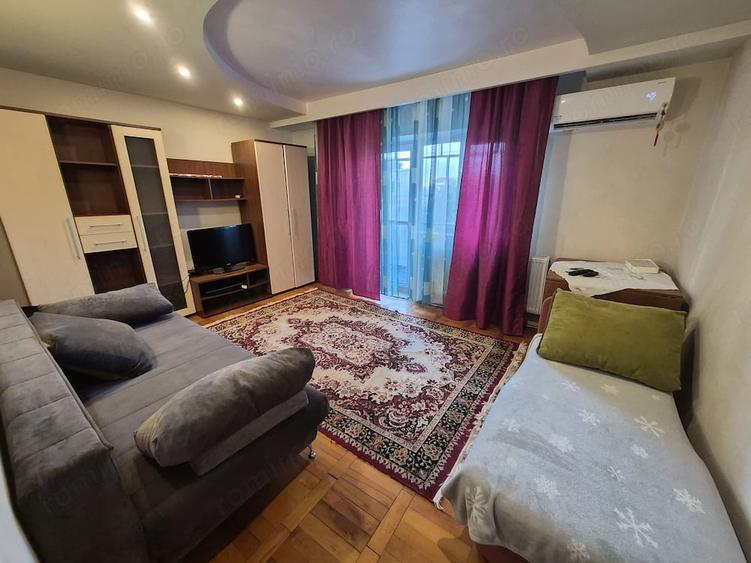 Garsonieră decomandată în Lipovei