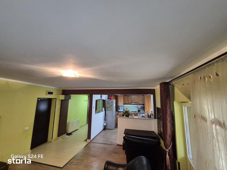 Apartament cu 4 camere decomandat în Calea Romanului