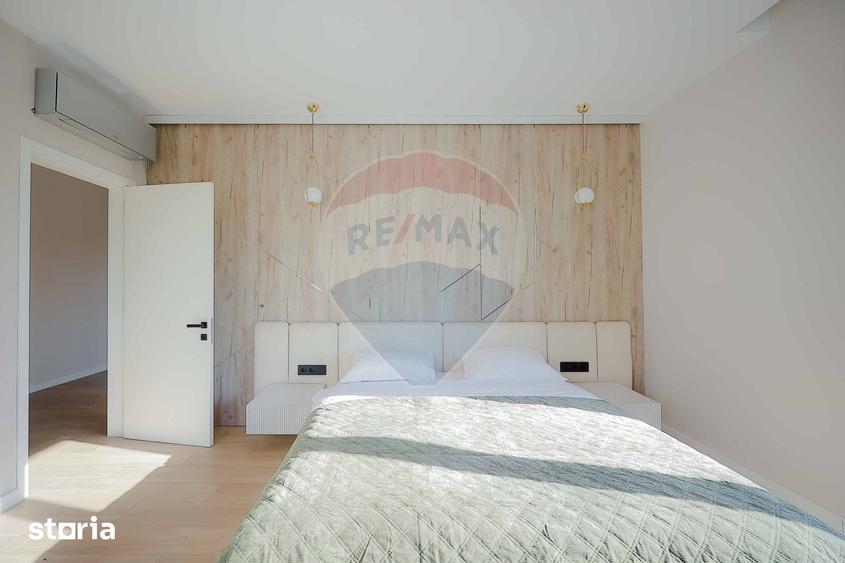 Casă cu 8 camere cu Teren 1100 Mp în Sânmartin