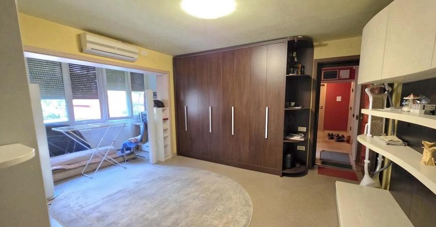 Apartament cu 3 camere semidecomandat în Complex Studențesc