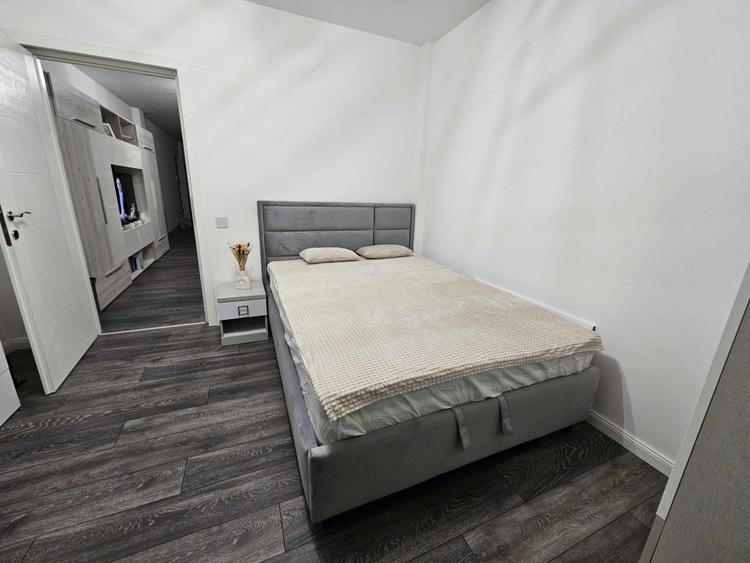 Apartament cu 3 camere semidecomandat, mobilat în Sânnicoară