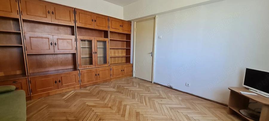 Garsonieră decomandată în Sud