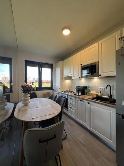 Apartament cu 3 camere decomandat în Drumul Taberei