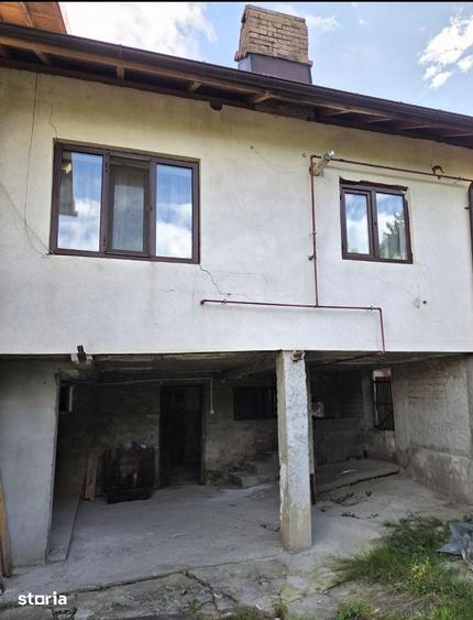 Casă cu 3 camere cu Teren 2000 Mp în Pietroșița