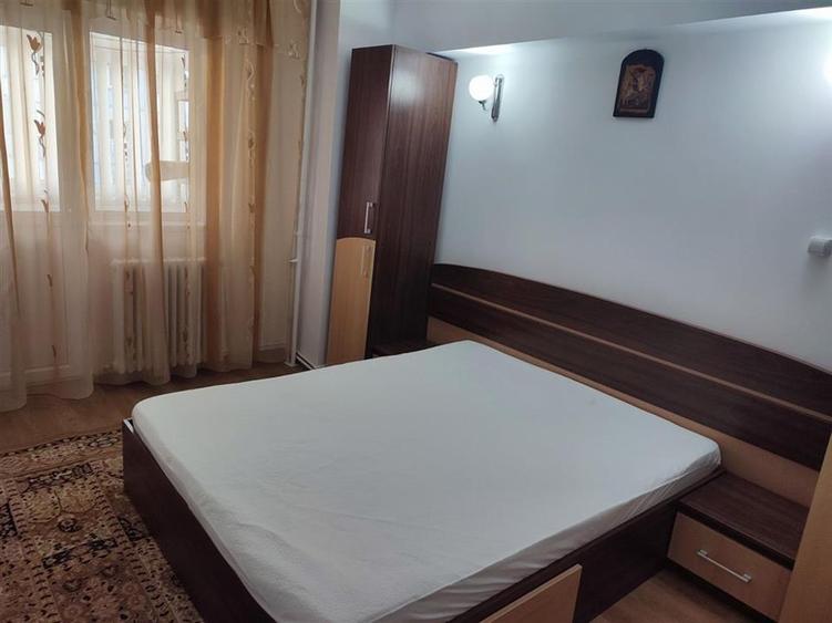 Apartament cu 3 camere decomandat, mobilat în Zimbru