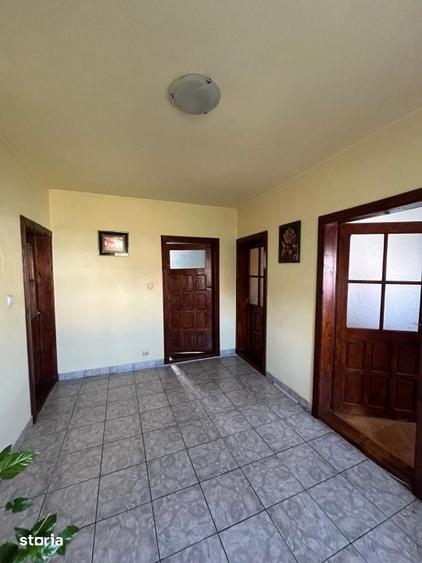 Casă cu 10 camere cu Teren 181 Mp în Rovine