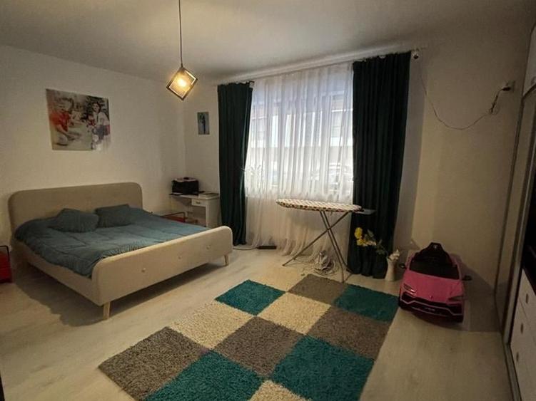 Apartament cu 4 camere decomandat în Sud-Est