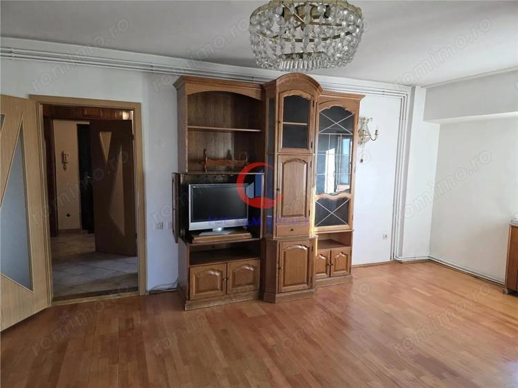 Apartament cu 4 camere decomandat în Simion Bărnuțiu
