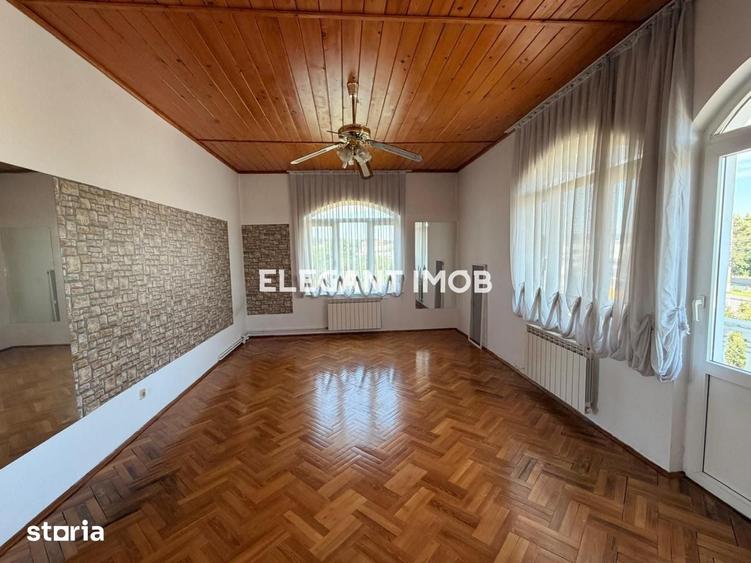 Casă cu 10 camere cu Teren 4900 Mp în Corbeanca