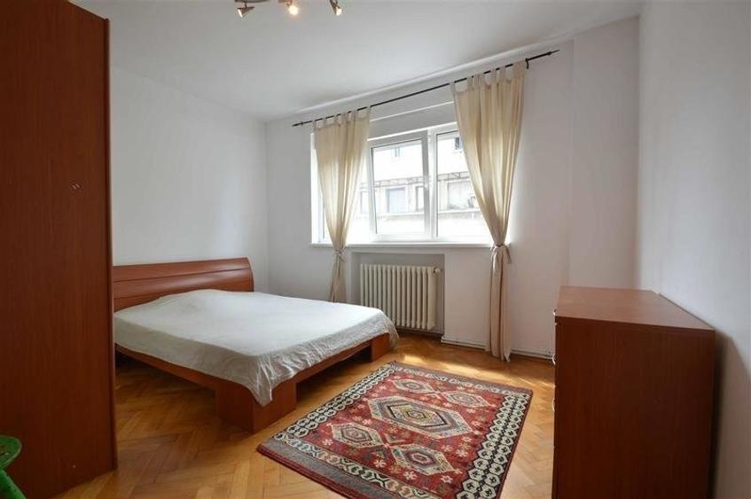 Apartament cu 5 camere decomandat, mobilat în Magheru