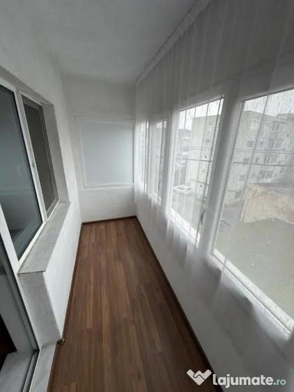Apartament cu 3 camere decomandat în Balta Albă