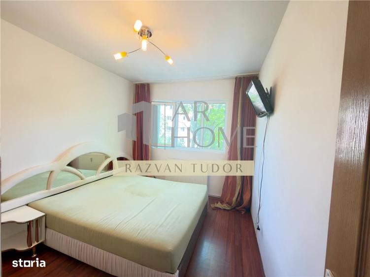 Apartament cu 3 camere semidecomandat în Mihai Bravu