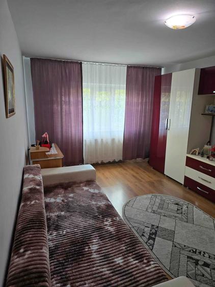 Apartament cu 2 camere decomandat în Lenin