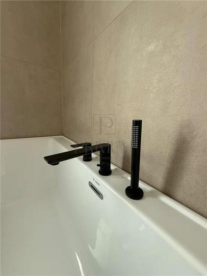 Apartament cu 3 camere decomandat în Torontalului
