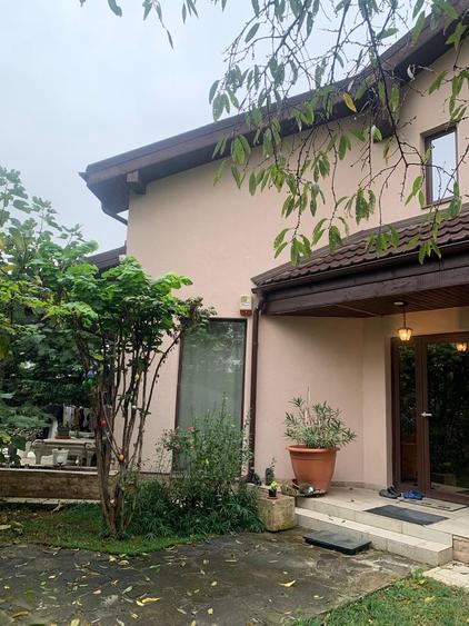 Casă individuală cu 4 camere cu Canalizare în Ultracentral