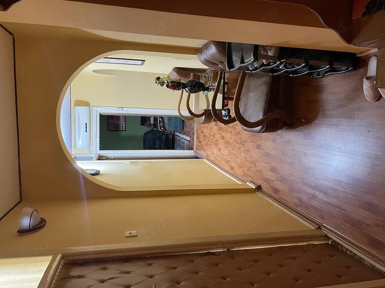 Apartament cu 4 camere decomandat în Central