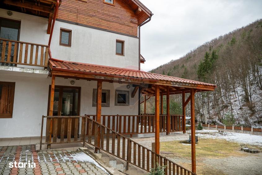 Casă cu Teren 3300 Mp în Iara