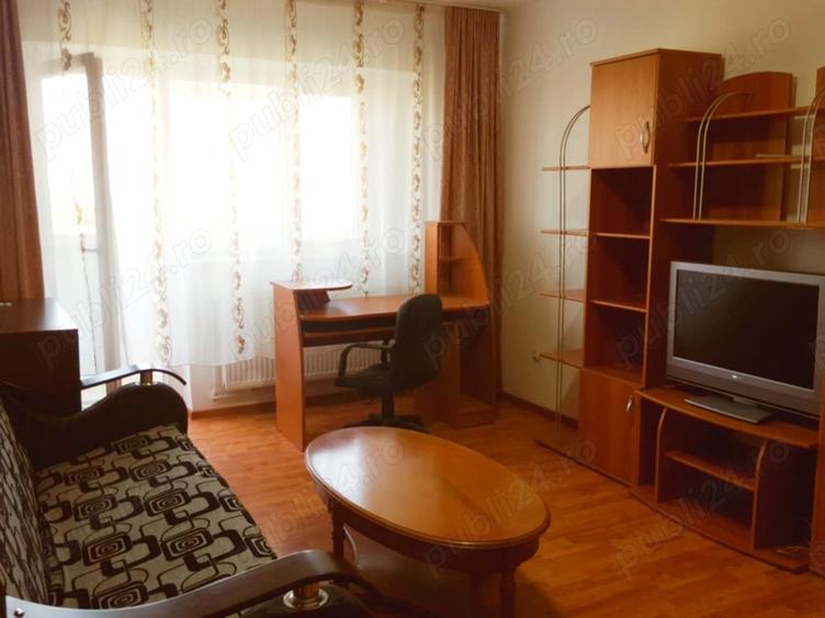 Apartament cu 3 camere decomandat în B-dul București