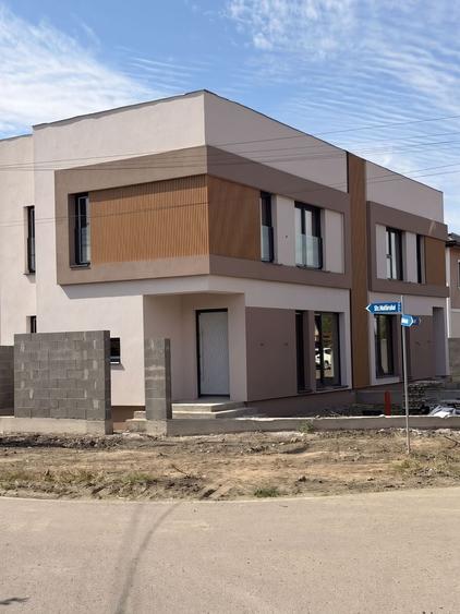 Duplex cu 3 camere cu Canalizare în Săcălaz