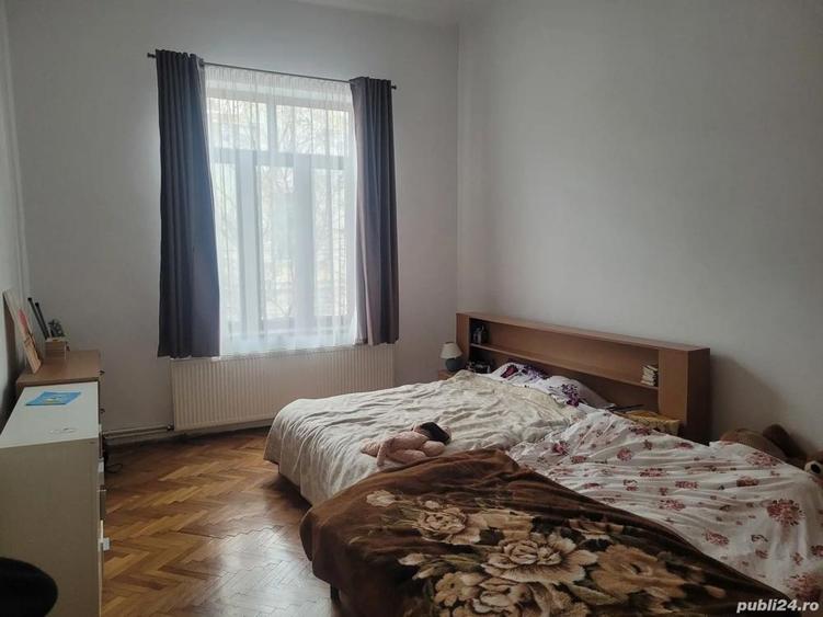 Apartament cu 3 camere semidecomandat în P-ța Maria