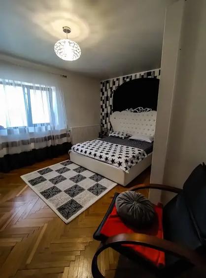 Casă individuală cu 7 camere cu Canalizare în Dărăști-Ilfov