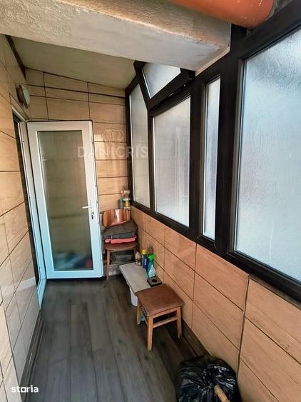 Apartament cu 4 camere decomandat în Trocadero