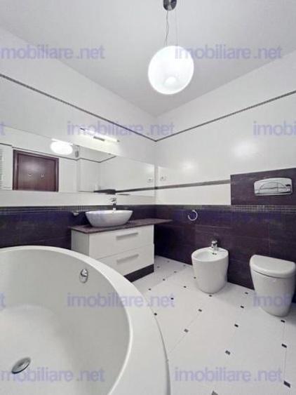 Apartament cu 3 camere decomandat, mobilat în Băneasa