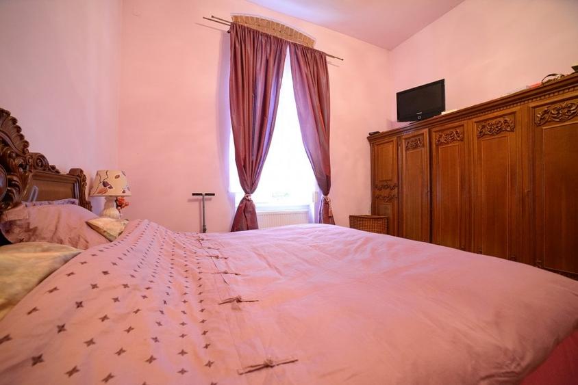 Apartament cu 3 camere decomandat, mobilat în Central