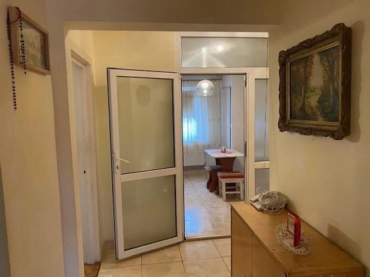 Apartament cu 3 camere decomandat, mobilat în Complex Studențesc
