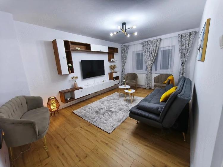 Apartament cu 3 camere decomandat în Alfa