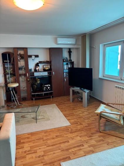 Apartament cu 3 camere decomandat, mobilat în Capitol