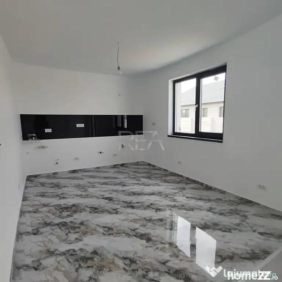 Casă cu 5 camere cu Teren 400 Mp în Domnești