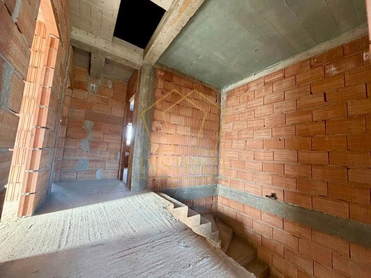 Duplex cu 4 camere cu Canalizare în Dumbrăvița