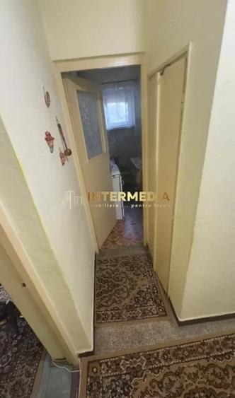Apartament cu 3 camere nedecomandat, mobilat în Cetate