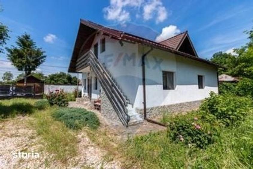 Casă cu 4 camere cu Teren 4435 Mp în Central