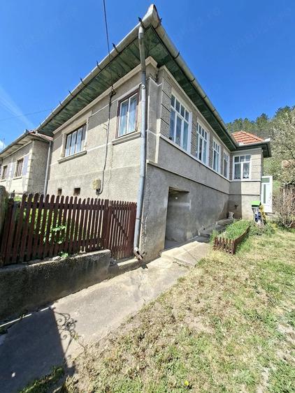 Casă cu 4 camere cu Teren 2000 Mp în Viștea