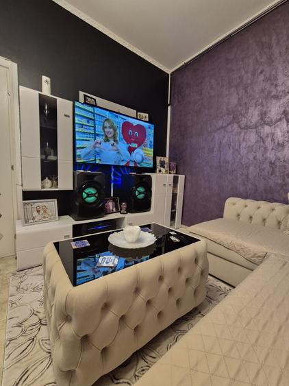 Apartament cu 3 camere decomandat în Roșu