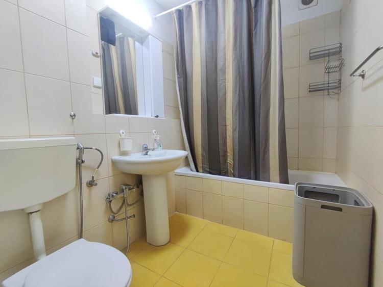 Apartament cu 3 camere decomandat în Doamna Ghica