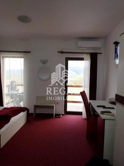 Hotel/Pensiune, de 759 mp, în Plopi
