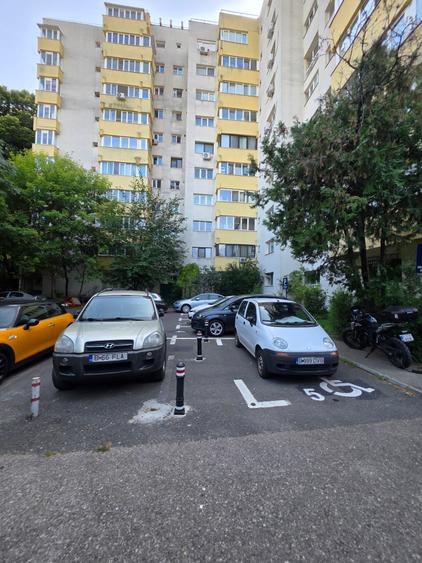 Apartament cu 4 camere decomandat în Doamna Ghica