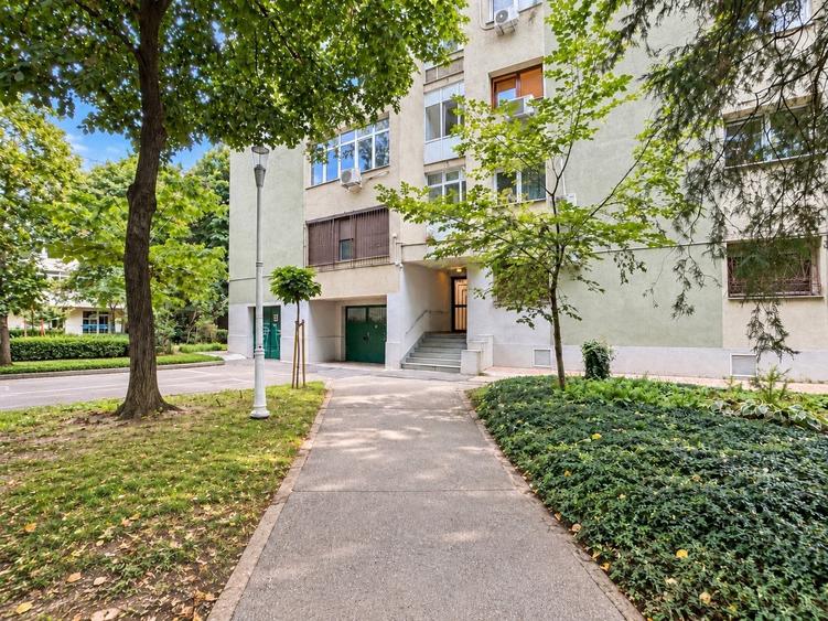 Apartament cu 3 camere semidecomandat, mobilat în Ferdinand
