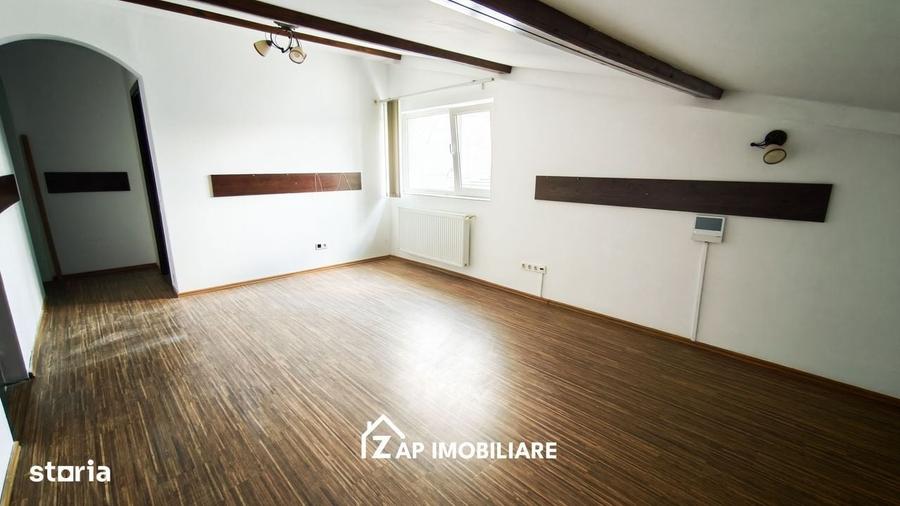 Apartament cu 4 camere decomandat în Central